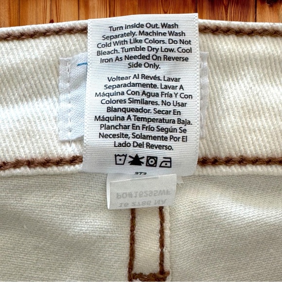 Time and Tru Size 2 Mid Rise Bootcut Winter White Denim Jeans w/Side Vents - Picture 10 of 10